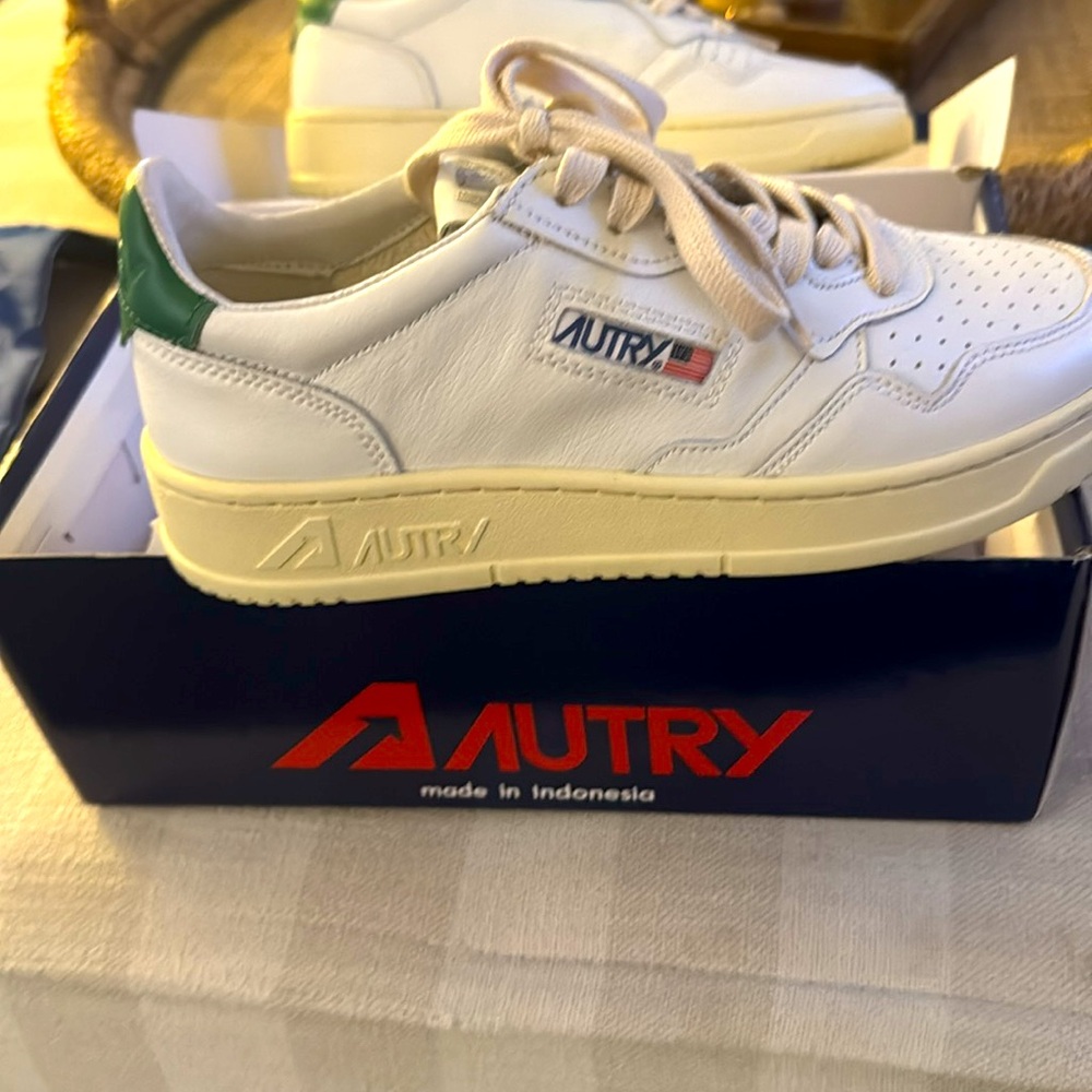 Autry Fred Segal white and green 01 low women leather sneaker Brand new Size 39